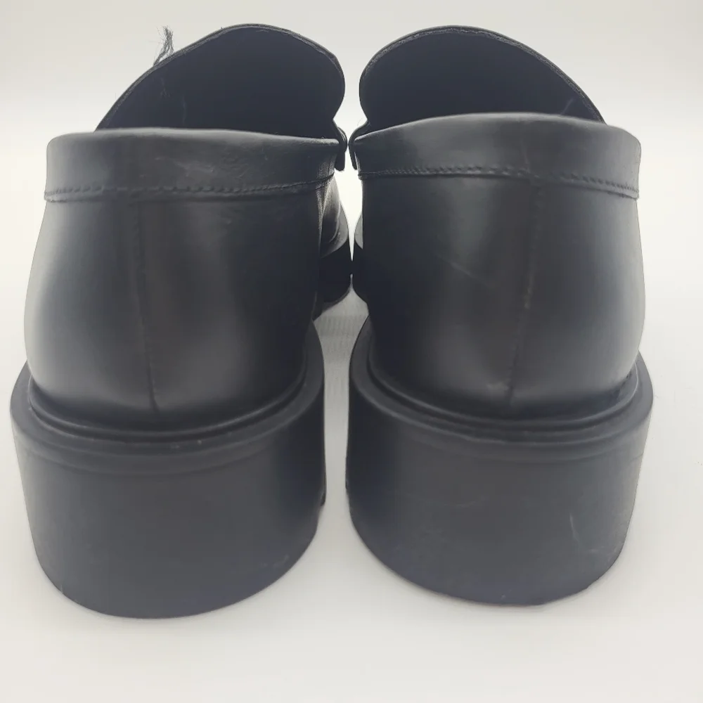 Zara Women's Black Leather Loafers with Gold Detail - Picture 5 of 10